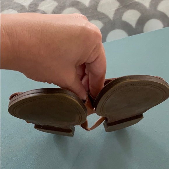 Steve Madden Tan Flat Sandals - Picture 4 of 8